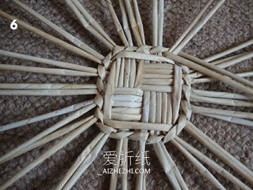 纸编圆形果盘的方法图解- www.aizhezhi.com