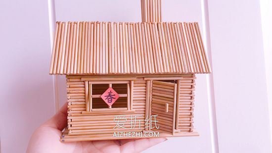 一次性筷子手工制作小木屋模型的方法- www.aizhezhi.com