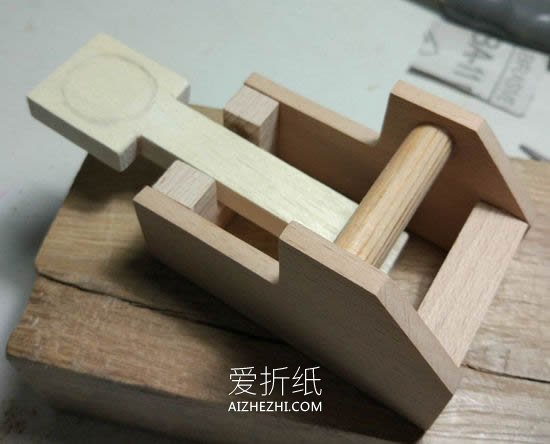 木头手工制作投石车玩具的方法- www.aizhezhi.com