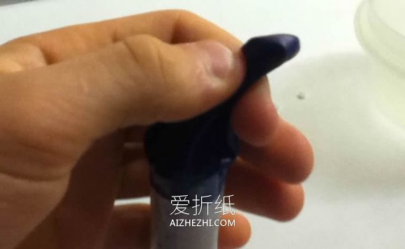 简单自制气球枪的方法- www.aizhezhi.com