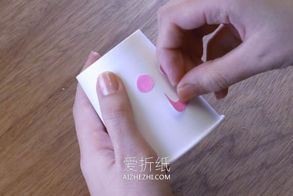 治愈系纸杯娃娃的做法- www.aizhezhi.com