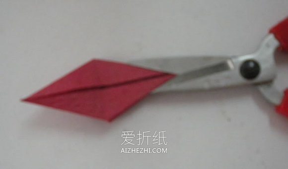 折纸红枫做漂亮贴画的方法- www.aizhezhi.com
