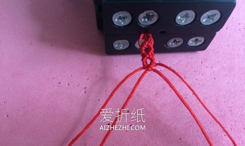 情侣款桃花结手绳的编织方法- www.aizhezhi.com