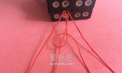 情侣款桃花结手绳的编织方法- www.aizhezhi.com