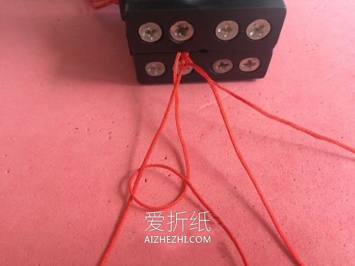 情侣款桃花结手绳的编织方法- www.aizhezhi.com