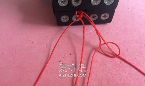 情侣款桃花结手绳的编织方法- www.aizhezhi.com