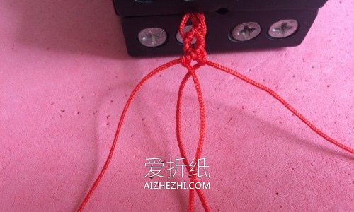 情侣款桃花结手绳的编织方法- www.aizhezhi.com