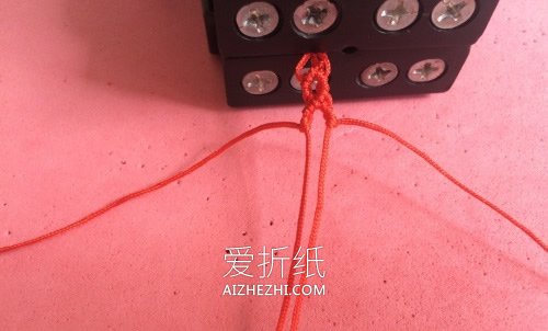 情侣款桃花结手绳的编织方法- www.aizhezhi.com