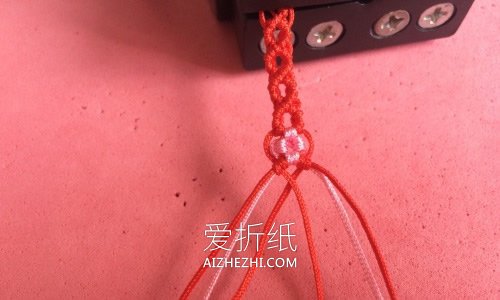 情侣款桃花结手绳的编织方法- www.aizhezhi.com