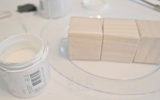 怎么用木头做圣诞雪人挂饰的方法- www.aizhezhi.com