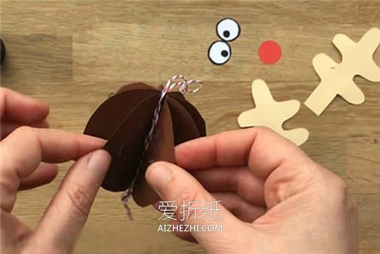 用卡纸做圣诞节麋鹿挂饰的方法- www.aizhezhi.com