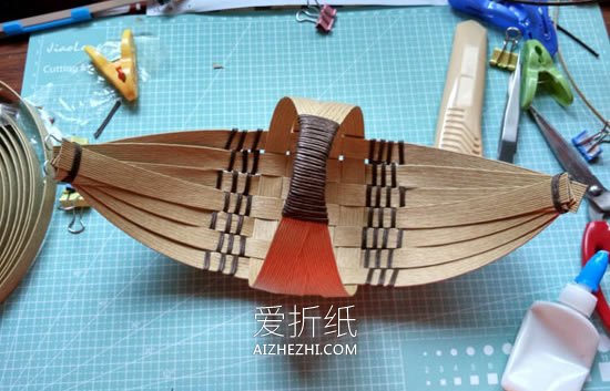 纸藤手工制作小船果盘的方法- www.aizhezhi.com