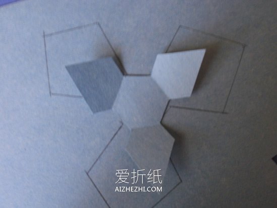 可以变化图案的纸花的制作方法- www.aizhezhi.com