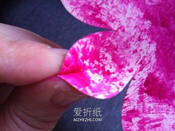 卡纸手工制作立体纸花的方法- www.aizhezhi.com