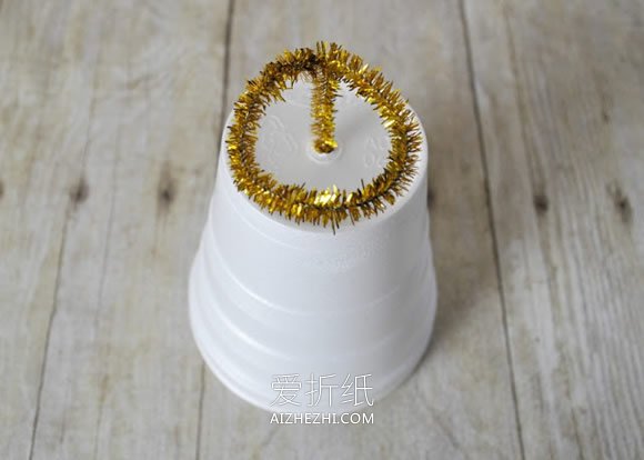一次性泡沫杯制作圣诞天使装饰的方法- www.aizhezhi.com