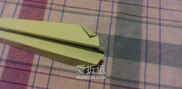 简单快速的纸飞机折法图解- www.aizhezhi.com