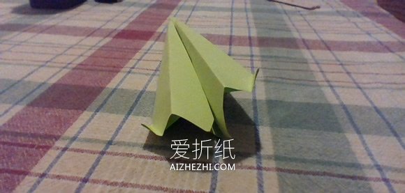 简单快速的纸飞机折法图解- www.aizhezhi.com