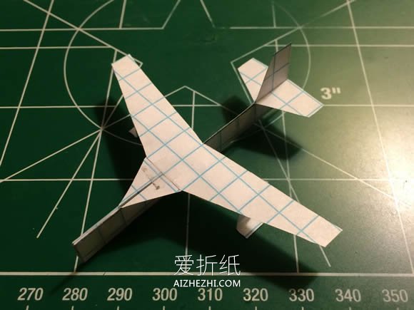 用纸做无人侦察飞机的方法- www.aizhezhi.com