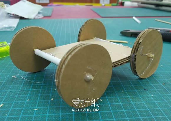 简单纸板车的制作方法- www.aizhezhi.com