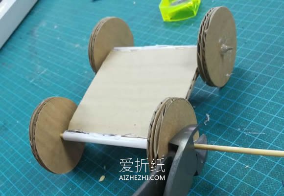 简单纸板车的制作方法- www.aizhezhi.com