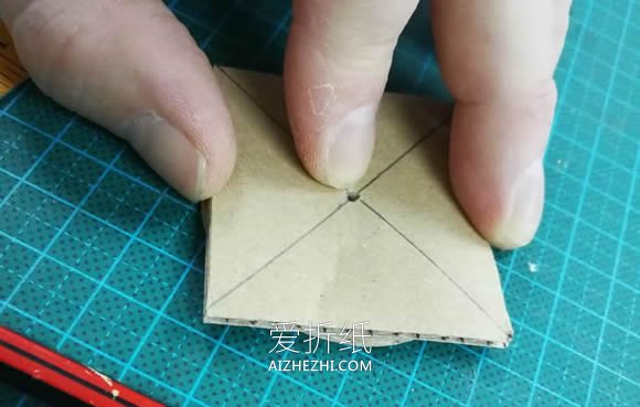 简单纸板车的制作方法- www.aizhezhi.com