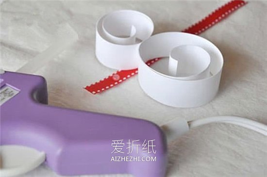 用卡纸做圣诞节雪人挂饰的方法- www.aizhezhi.com