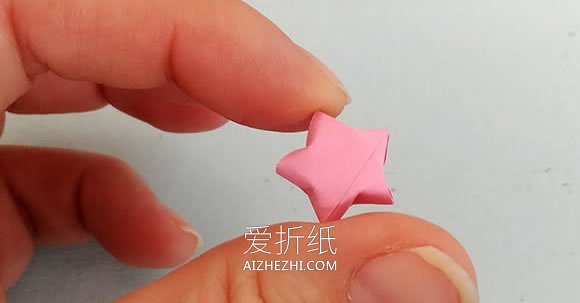 折纸幸运星的详细步骤图解- www.aizhezhi.com