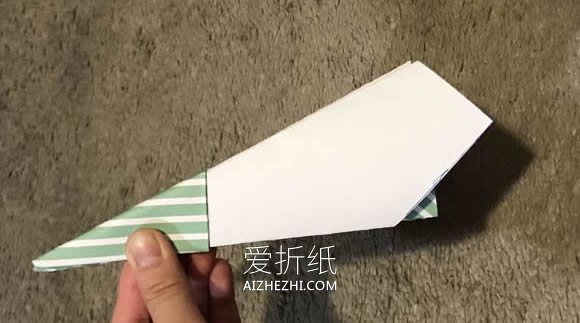 超简单纸飞机的折叠方法- www.aizhezhi.com