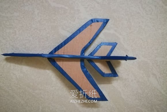 硬纸板手工制作滑翔机的方法- www.aizhezhi.com