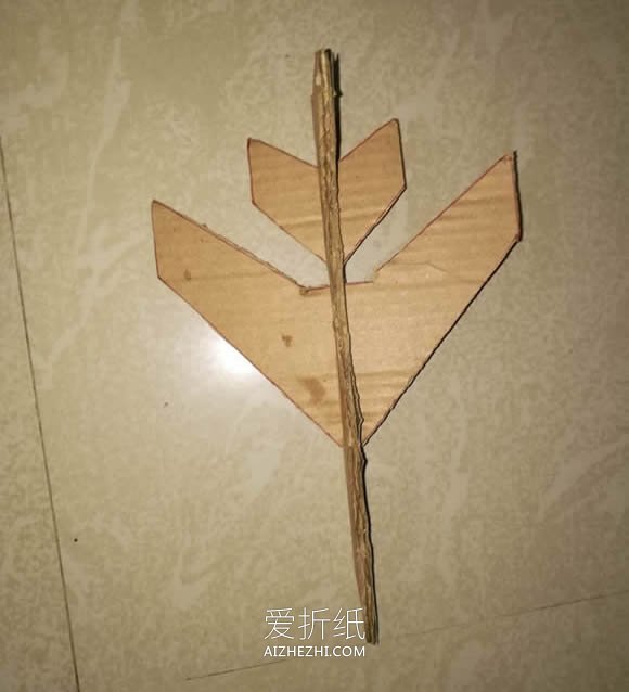 硬纸板手工制作滑翔机的方法- www.aizhezhi.com