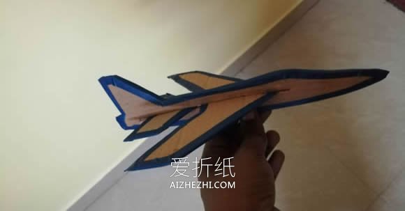 硬纸板手工制作滑翔机的方法- www.aizhezhi.com