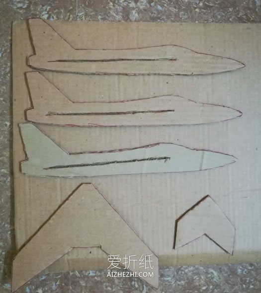 硬纸板手工制作滑翔机的方法- www.aizhezhi.com