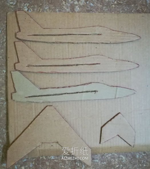 硬纸板手工制作滑翔机的方法- www.aizhezhi.com