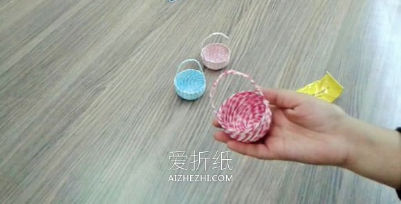 用纸线做小篮子的方法- www.aizhezhi.com