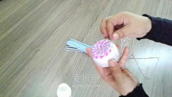 用纸线做小篮子的方法- www.aizhezhi.com