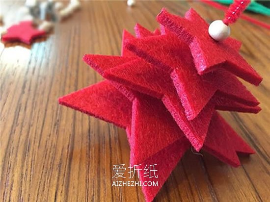 用海绵制作圣诞树风铃的方法- www.aizhezhi.com