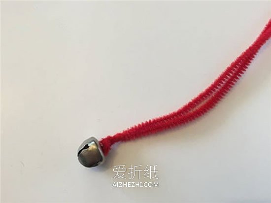 用海绵制作圣诞树风铃的方法- www.aizhezhi.com