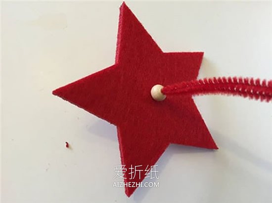 用海绵制作圣诞树风铃的方法- www.aizhezhi.com