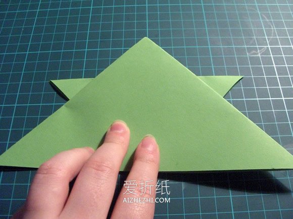 简单折纸青蛙的方法- www.aizhezhi.com