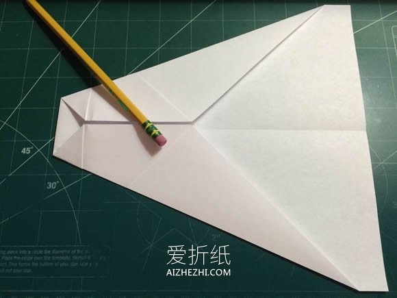 强击机的折法图解- www.aizhezhi.com