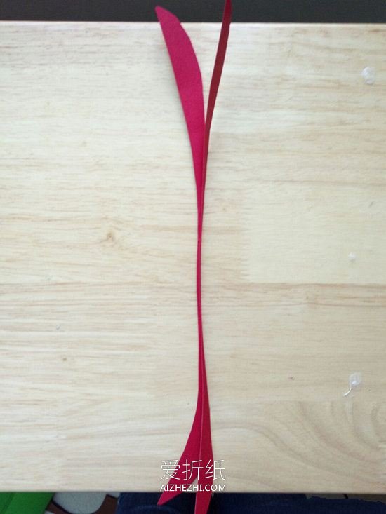 用瓦楞纸做圣诞树的方法- www.aizhezhi.com