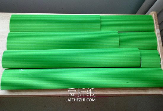 用瓦楞纸做圣诞树的方法- www.aizhezhi.com