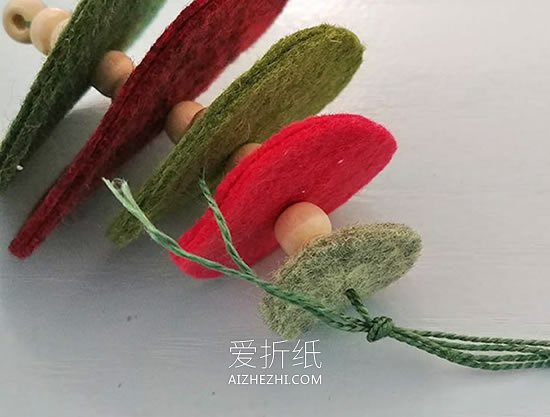 不织布制作圣诞树挂饰的方法- www.aizhezhi.com