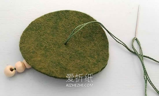 不织布制作圣诞树挂饰的方法- www.aizhezhi.com