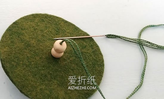 不织布制作圣诞树挂饰的方法- www.aizhezhi.com