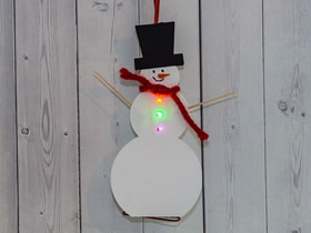 会发光的圣诞节雪人挂饰的制作方法