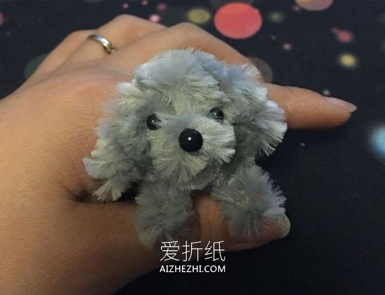 用扭扭棒做泰迪犬的方法- www.aizhezhi.com