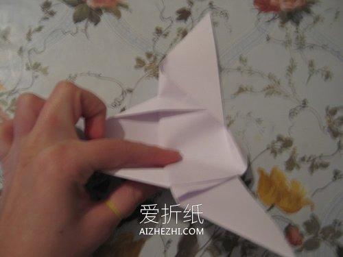 简单蝴蝶折纸教程- www.aizhezhi.com