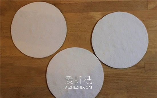 用旧光盘和毛毡布做圣诞雪人的方法- www.aizhezhi.com