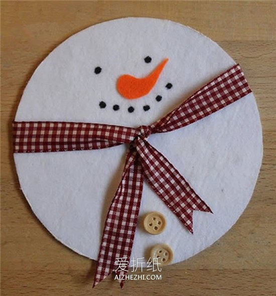 用旧光盘和毛毡布做圣诞雪人的方法- www.aizhezhi.com